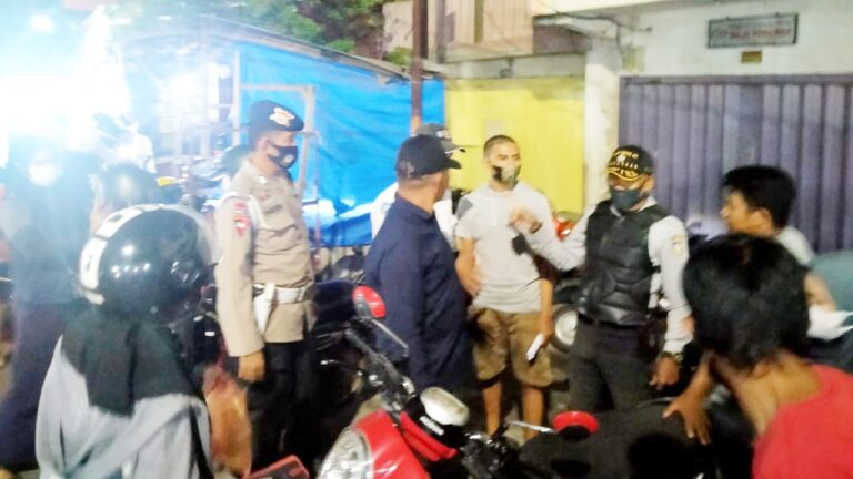 TRC Perumda Parkir Makassar Sita Atribut Jukir Tak Patuh Aturan 7 TRC Perumda Parkir Makassar Sita Atribut Jukir Tak Patuh Aturan