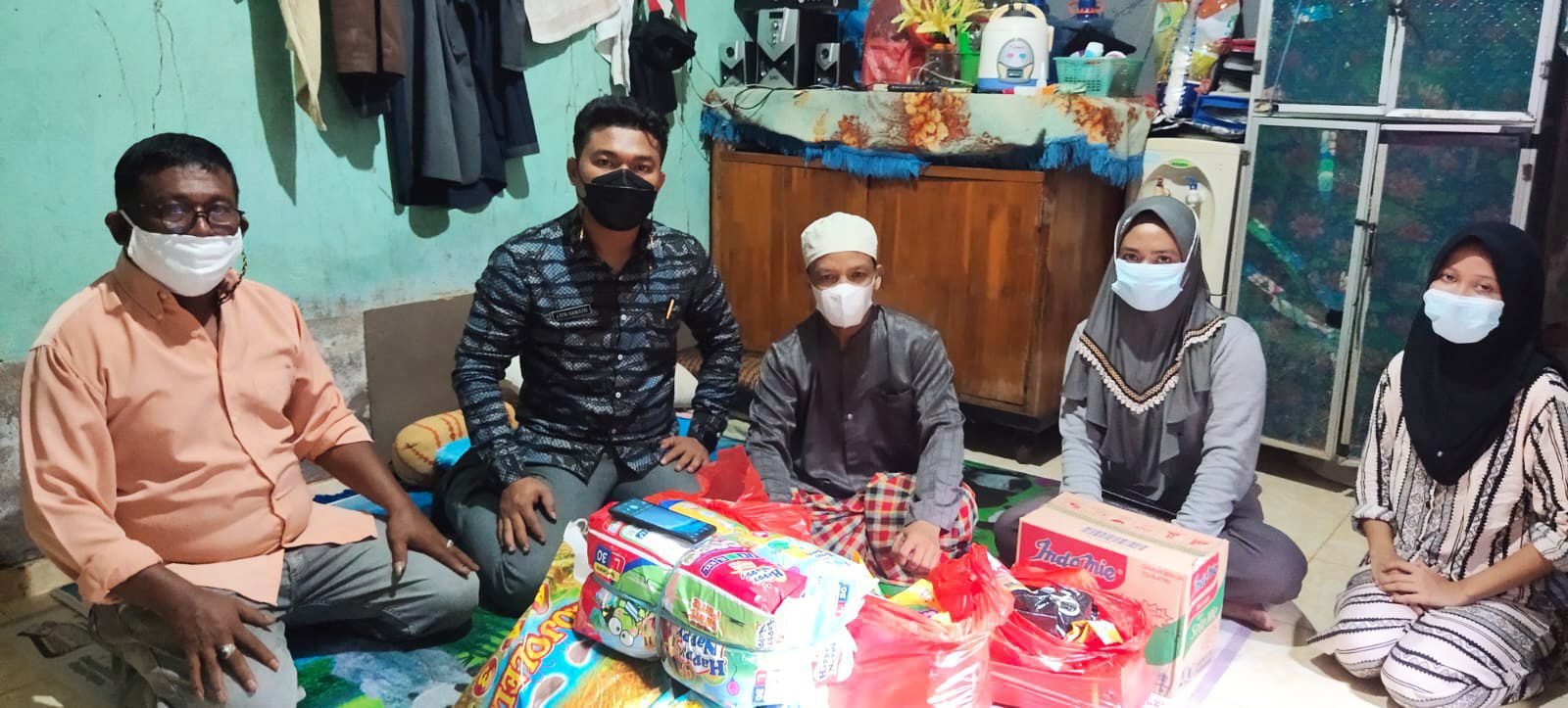 Ayah Pembawa Galon Terima Bantuan dari Tim Andalan Peduli