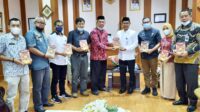 Kadisdik Sulsel Terima Wakaf Al Qur’an dari MKKS SMA-SMK Pinrang