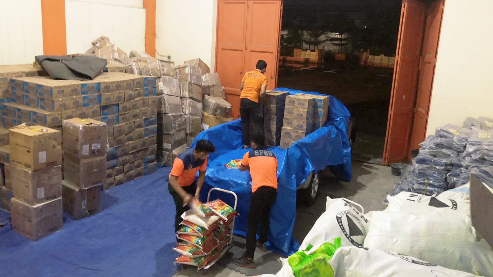 Respon Cepat, Plt Gubernur Instruksikan Logistik Untuk Korban Angin Puting Beliung di Wajo 2 Respon Cepat, Plt Gubernur Instruksikan Logistik Untuk Korban Angin Puting Beliung di Wajo