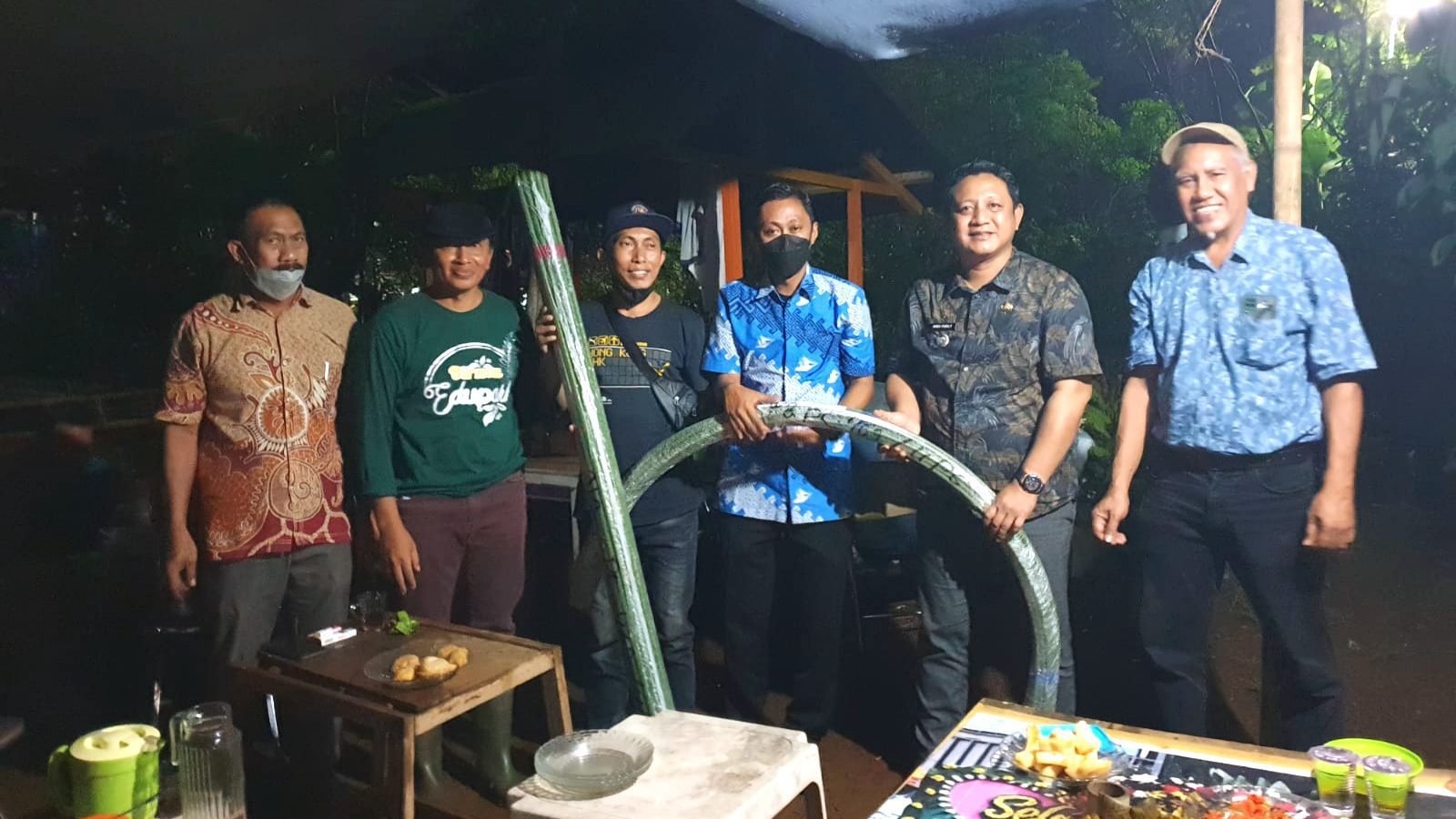 Camat Manggala Serahkan Bantuan Media Tanam ke Birma Edupark