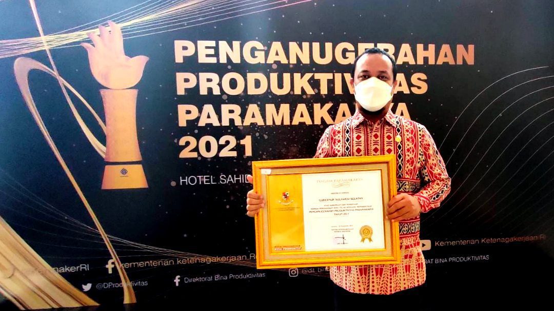 Plt Gubernur Sulsel Terima Penganugerahan Produktivitas Paramakarya 2021
