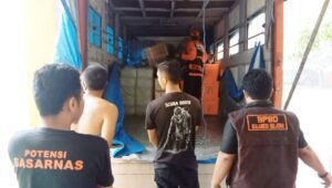 Bantaeng Dilanda Banjir, Sigap Plt Gubernur Sulsel Drop Bantuan Logistik