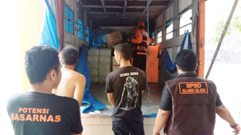 Bantaeng Dilanda Banjir, Sigap Plt Gubernur Sulsel Drop Bantuan Logistik