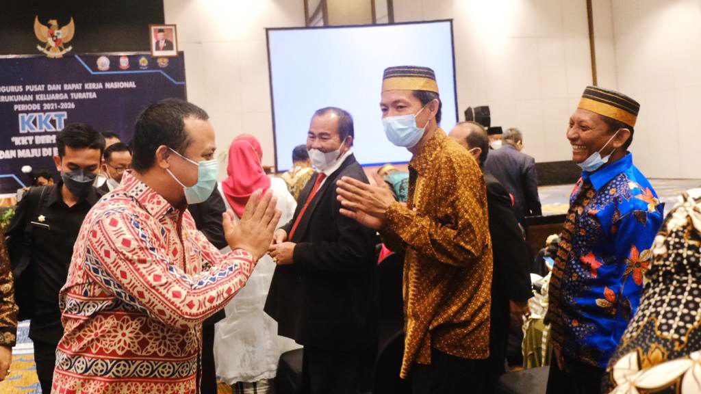 Pelantikan Pengurus & Rakernas KKT Pusat Jeneponto, Plt Gubernur Harap KKT Diskusikan Arah Pembangunan 2 Pelantikan Pengurus & Rakernas KKT Pusat Jeneponto, Plt Gubernur Harap KKT Diskusikan Arah Pembangunan