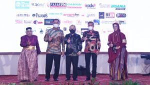 Danny Raih Penghargaan Khusus Kepala Daerah Peduli Penyiaran