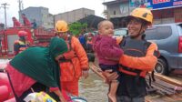 Dompet Dhuafa Bantu Evakuasi Warga Terdampak Banjir Makassar dan Sekitarnya