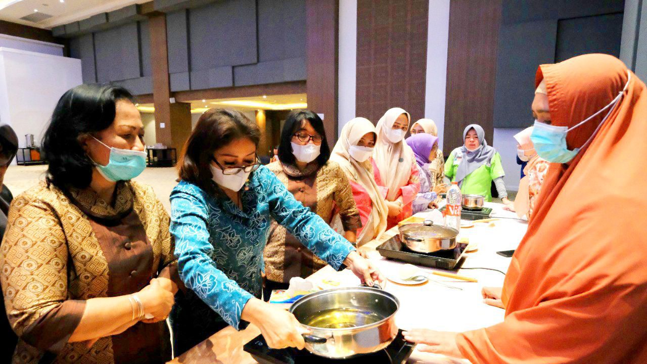 Biaya Memasak Kompor Induksi lebih hemat dibanding Kompor LPG