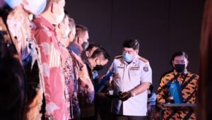 Sekprov Sulsel Hadiri Penganugerahan Penghargaan Keterbukaan Informasi