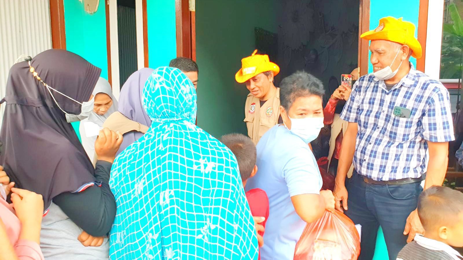 Jumat Berkah, 'Birma Peduli' Bagikan Sembako ke Warga Tamangapa