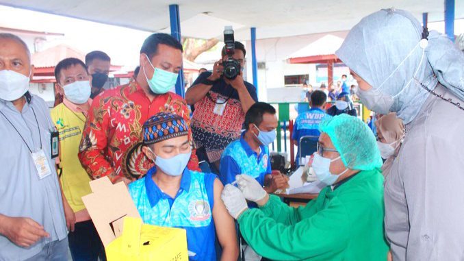 Plt Gubernur Sulsel Ajak Komponen Masyarakat Mendorong Percepatan Vaksinasi Covid-19