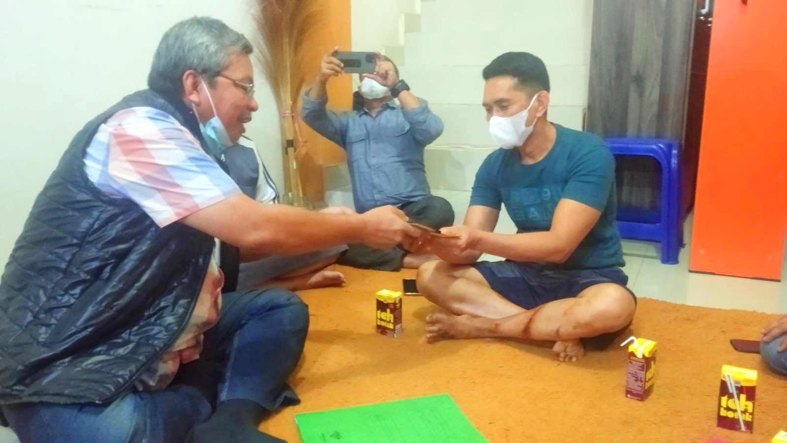 Dapat Santunan Dari Plt Gubernur Sulsel, Orang Tua Korban Kebakaran Ucapkan Terima Kasih