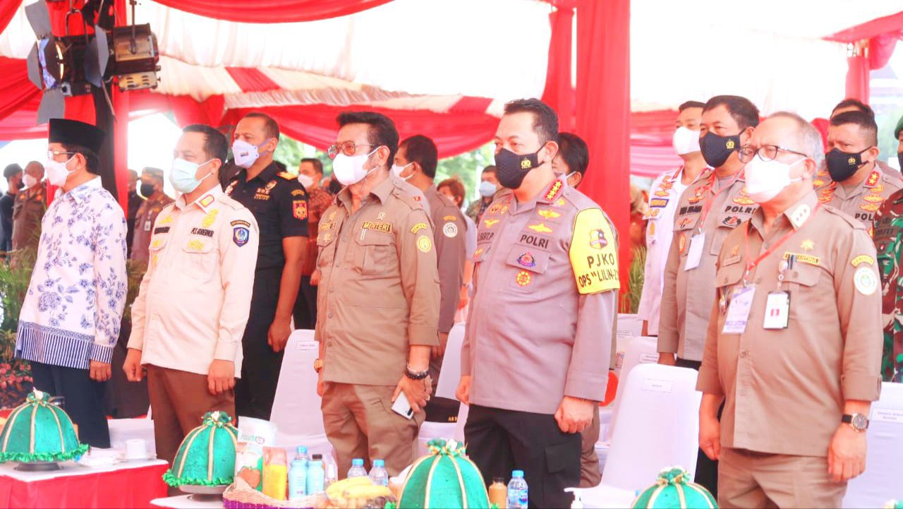 Akhir Tahun, Mentan Didampingi Plt Gubernur sulsel lepas ekspor senilai Rp14,4 Triliun 2 Akhir tahun, Mentan Didampingi Plt Gubernur sulsel lepas ekspor senilai Rp14,4 Triliun