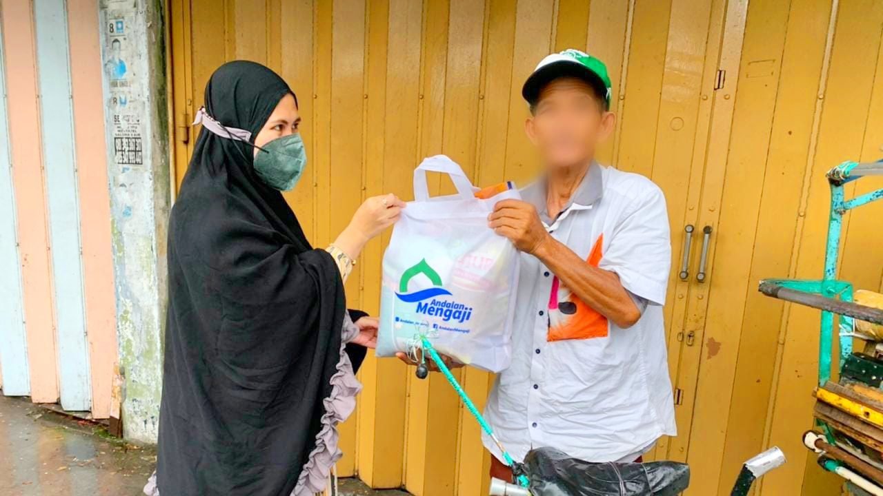 Berbagi di Awal Tahun, Andalan Mengaji Bagikan Paket Sembako