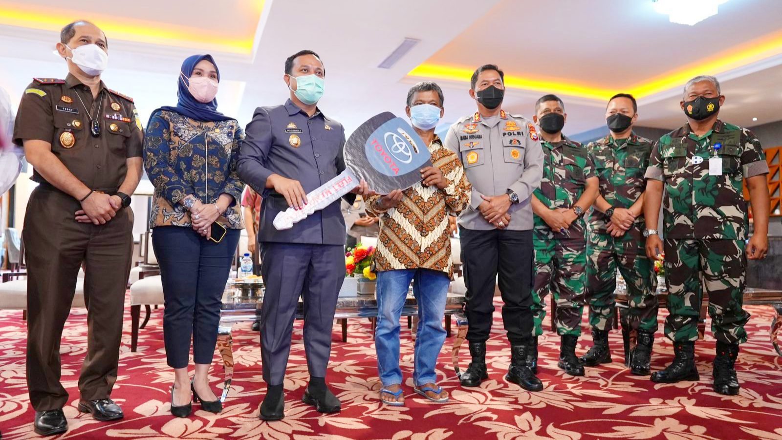 Petani Toraja Ini Tak Sangka Dapat Mobil Usai Vaksin