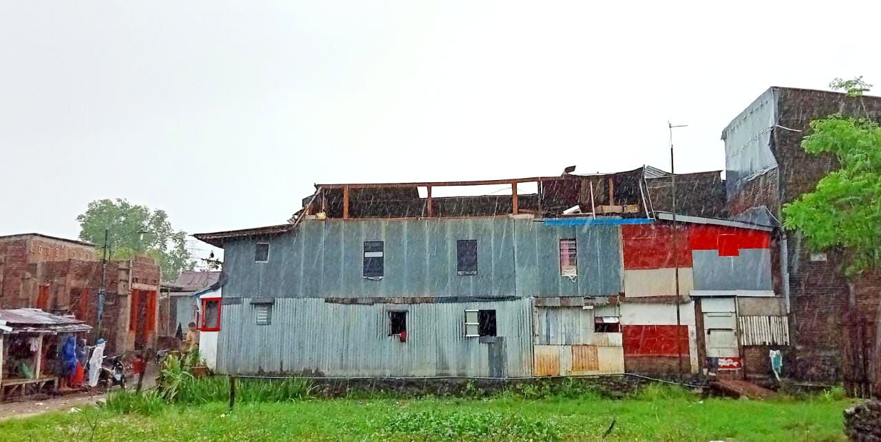 3 Rumah di Antang Rusak Diterpa Angin Puting Beliung, Plt Gubernur Instruksikan Pemenuhan Bantuan