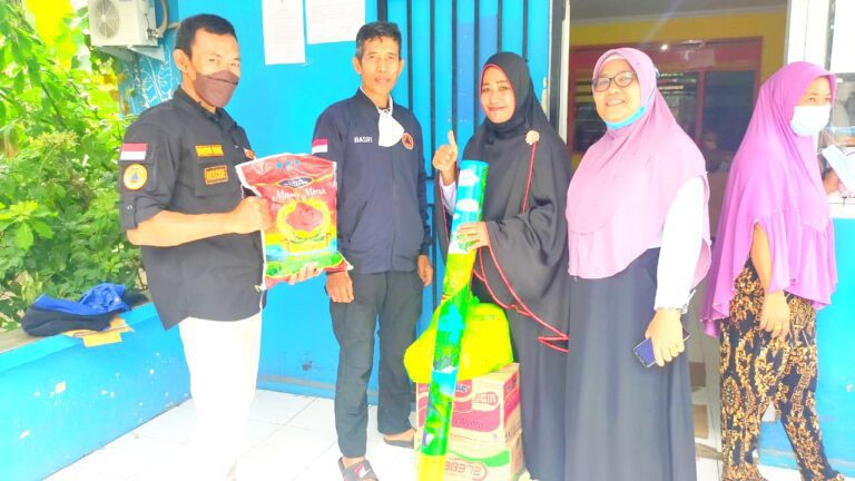15 Rumah Diterjang Angin Puting Beliung di Takalar, Pemprov Sulsel Cepat Salurkan Logistik 8 15 Rumah Diterjang Angin Puting Beliung di Takalar, Pemprov Sulsel Cepat Salurkan Logistik