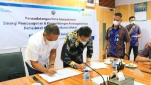 Sinergi Pembangunan dan Pengembangan Ketenagalistrikan, PLN Teken Nota Kesepahaman dengan Pemkab Buton Selatan