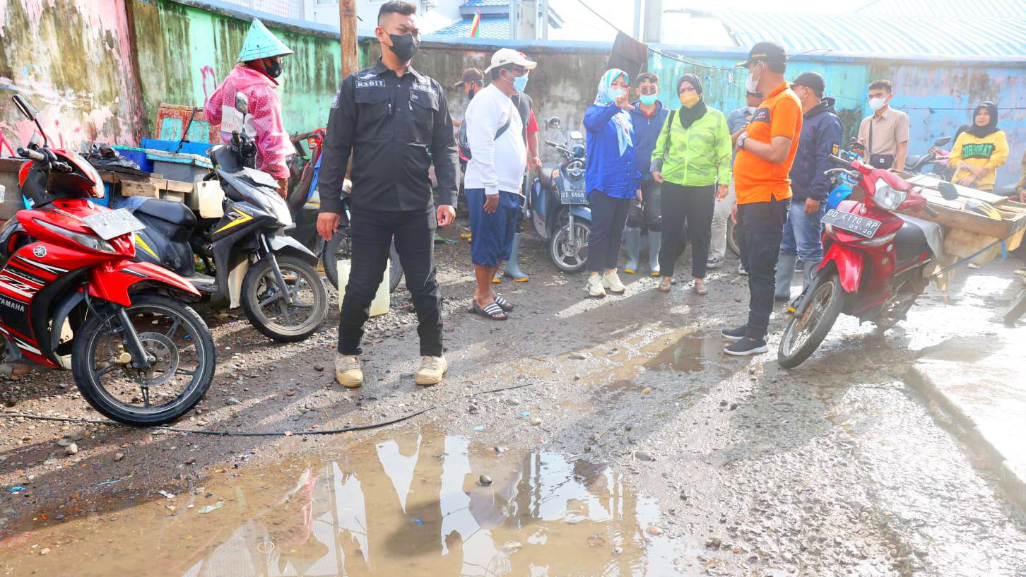 Tinjau Sabtu Bersih Kecamatan Ujung Tanah, Wawali Fatma Minta Perbaikan Jalan Sabutung
