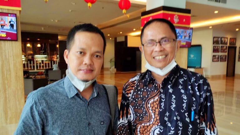 15 Alumni UT Makassar Pokjar Selayar Jalani Wisuda di Hotel Claro 8 15 Alumni UT Makassar Pokjar Selayar Jalani Wisuda di Hotel Claro