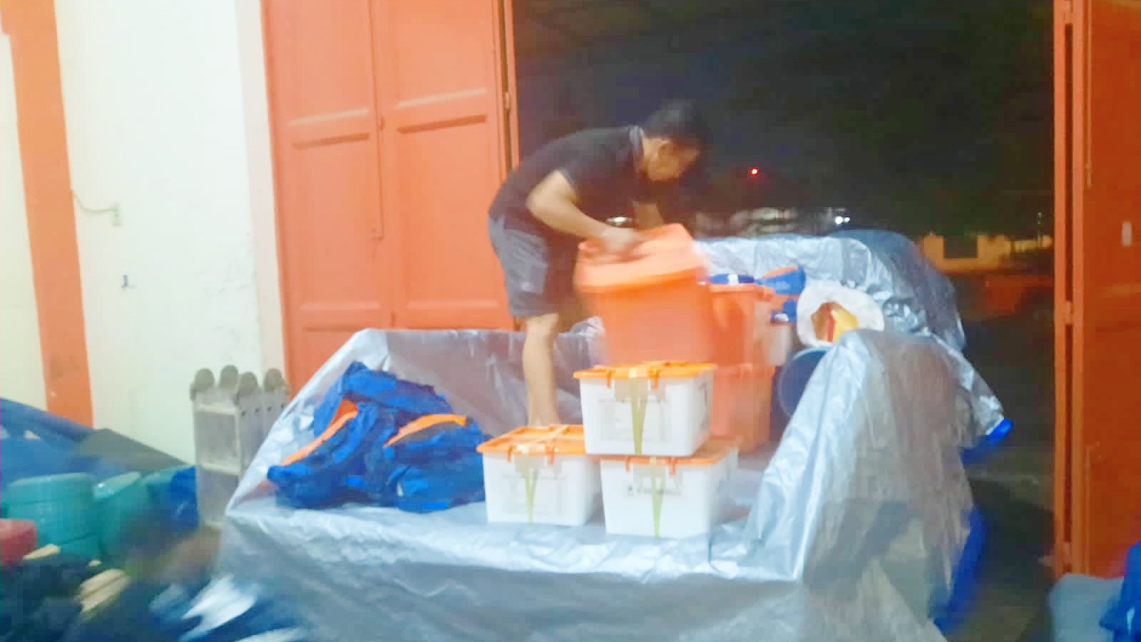 Plt Gubernur Salurkan Bantuan di Dua Titik Kebakaran di Bantaeng