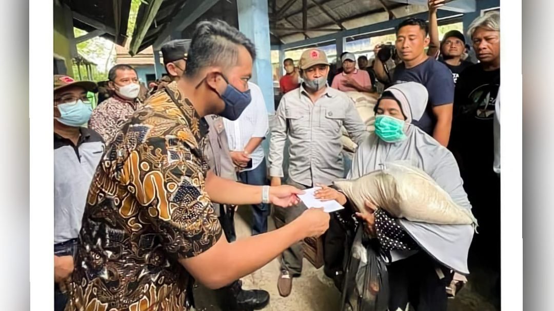 2 Ton Beras Untuk Korban Kebakaran Pasar Sentral Sinjai, Bupati: Terima Kasih Plt Gubernur Andi Sudirman