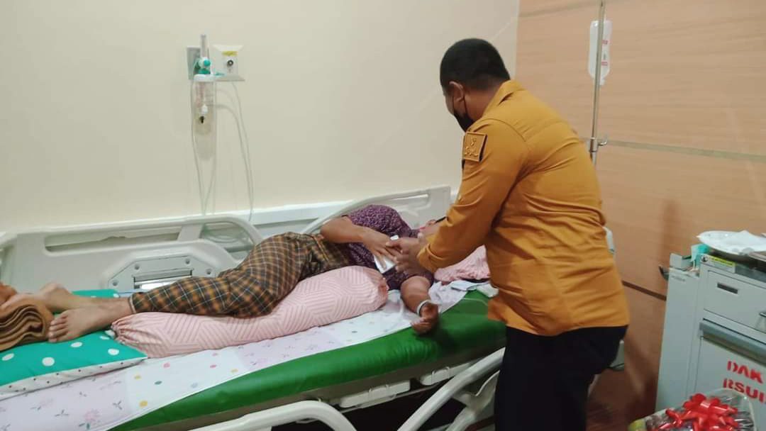 Tak Sangka Dapat Perhatian dari Andi Sudirman, Polisi Heroik di Jeneponto: Terima Kasih pak Gubernur 2 Tak Sangka Dapat Perhatian dari Andi Sudirman, Polisi Heroik di Jeneponto: Terima Kasih pak Gubernur