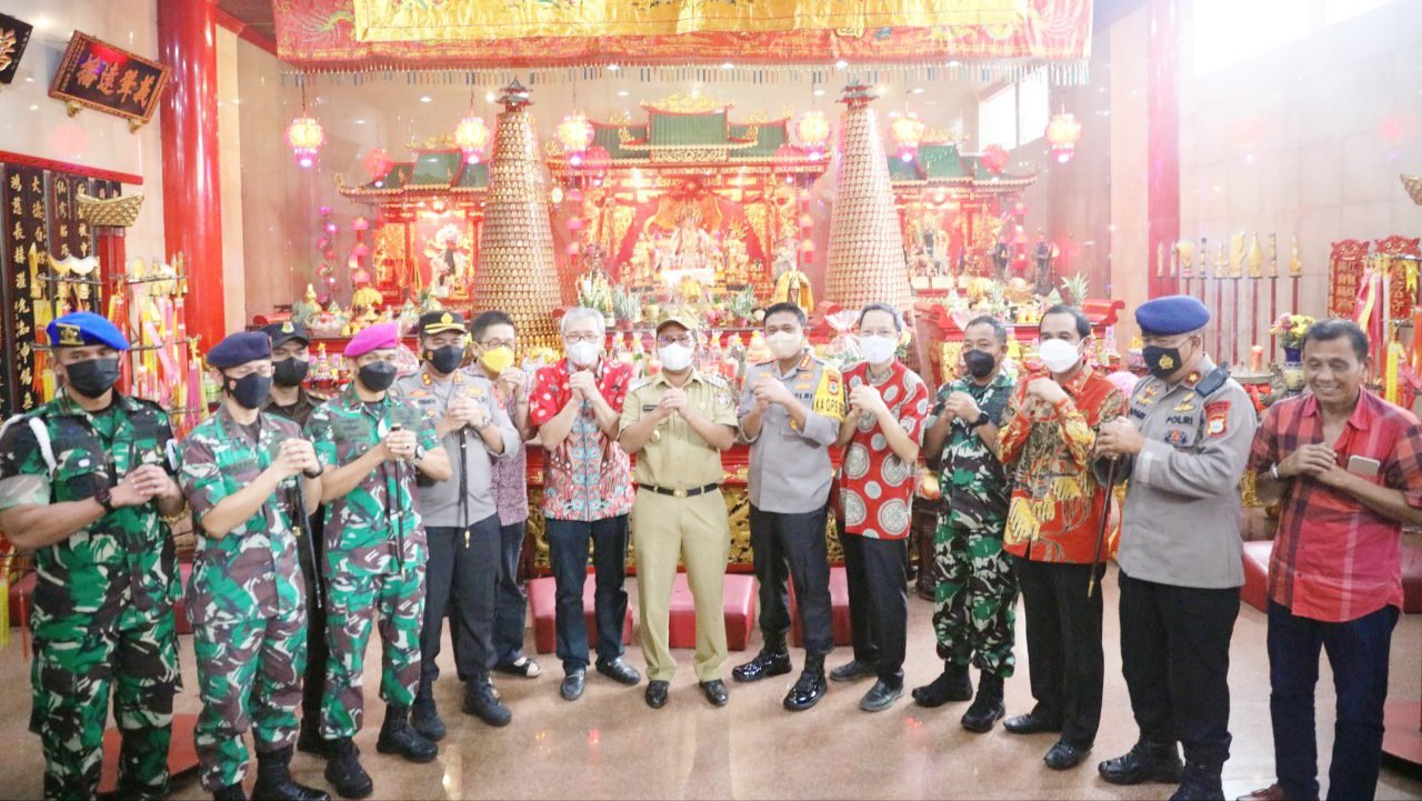 Pastikan Ibadah Imlek Berjalan Lancar, Danny-Ketua DPRD-Forkopimda Kunjungi Tiga Klenteng