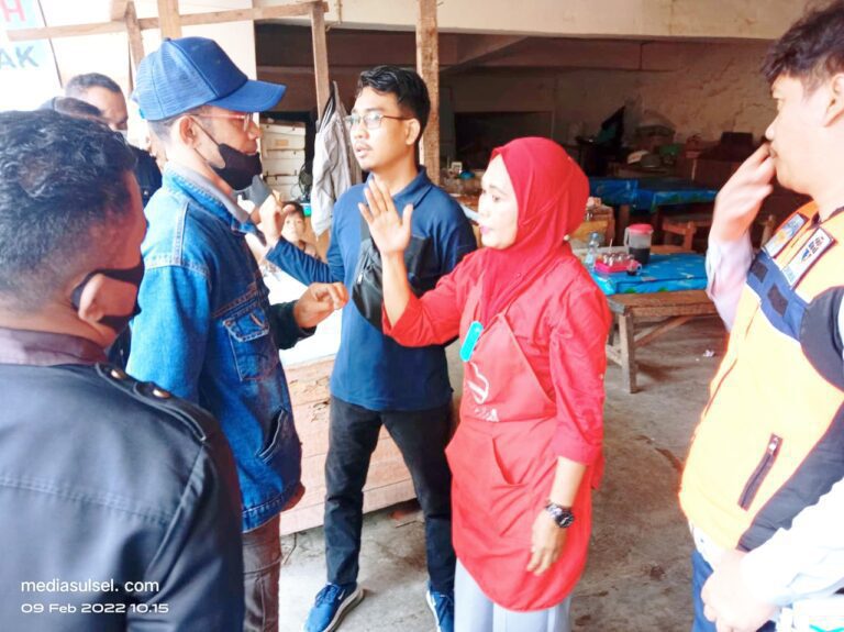 PT. Melati Tertibkan Warung Makan 'Mama Bila' 7 PT. Melati Tertibkan Warung Makan 'Mama Bila'