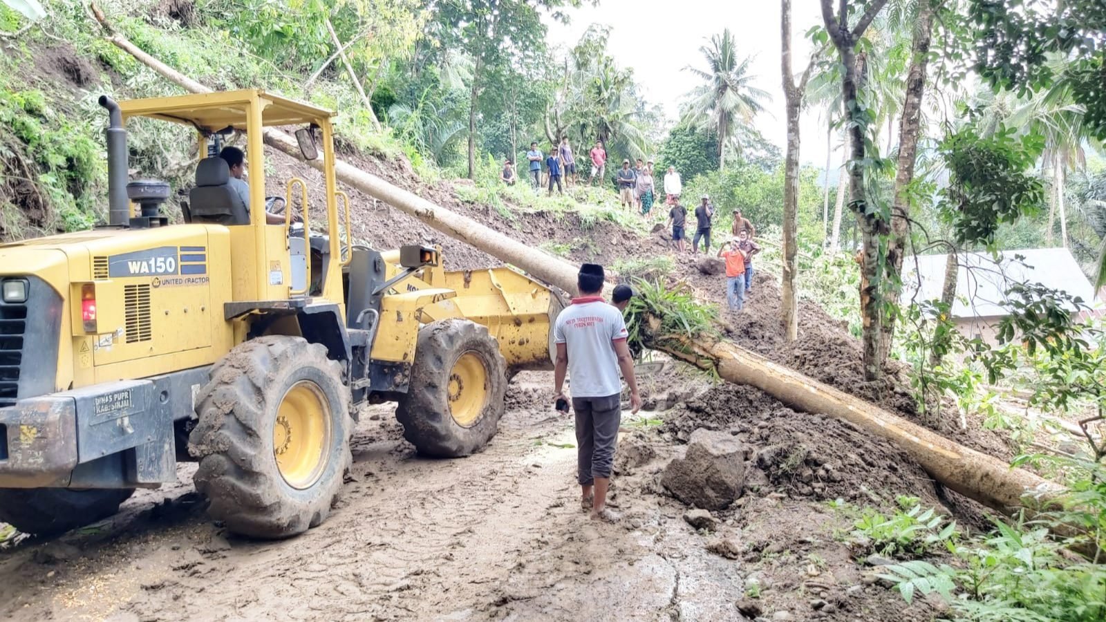 Dua Rumah Rusak Akibat Longsor di Sinjai