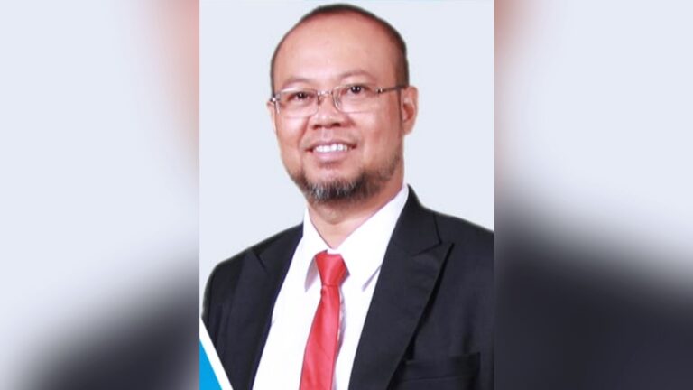 Rektor UT Prof. Ojat Darojat M.Bus., Ph.D,