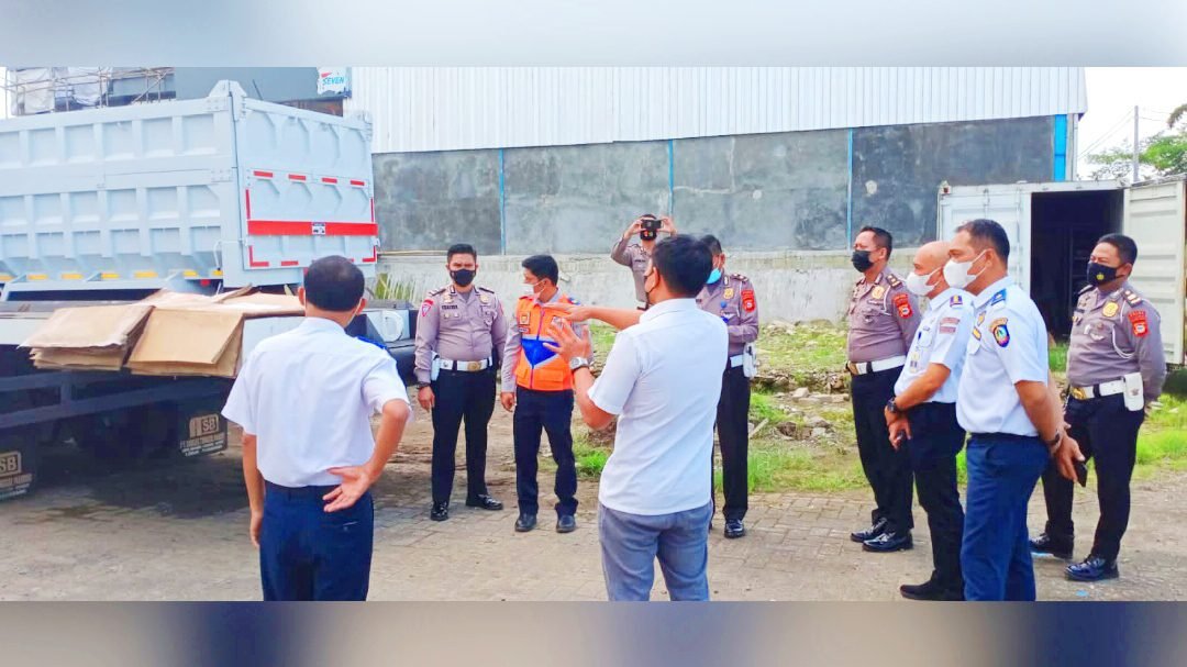 Sidak Pengusaha Ekspedisi, Dishub dan Tim Gabungan Tahan Truk ODOL
