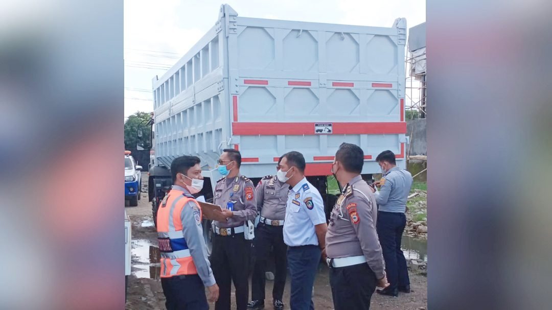 Ditlantas Polda Sulsel dan BTPD Tindak 102 Kendaraan Truk ODOL