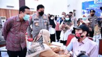 Kapolda Sulsel bersama Andi Sudirman Tinjau Vaksinasi Booster Presisi