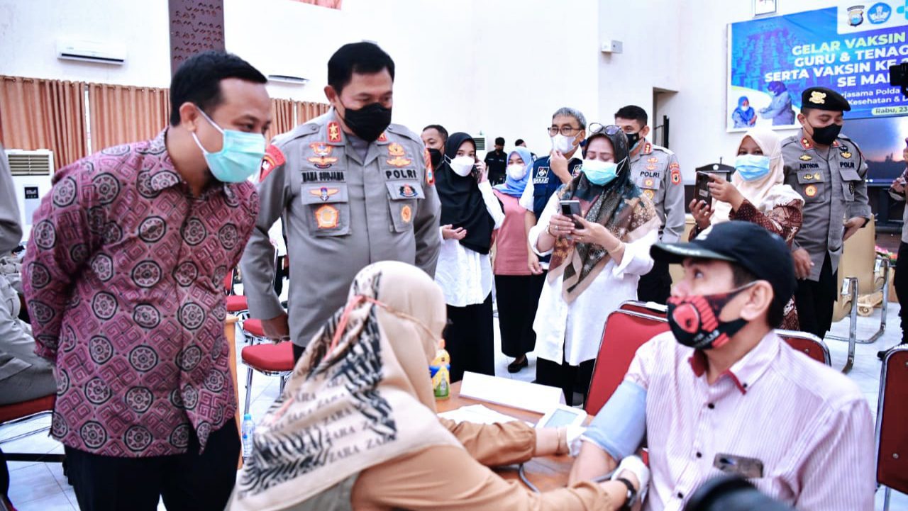 Bersama Kapolda Sulsel, Andi Sudirman Tinjau Vaksinasi Booster Presisi