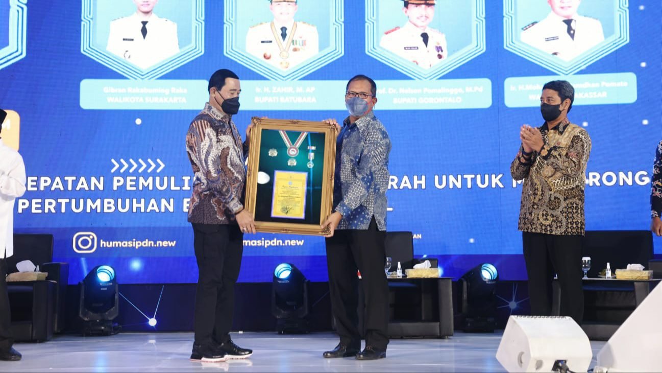 Danny Pomanto Terima Penghargaan Kartika Pamong Praja Muda dari IPDN