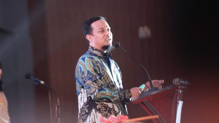 Setahun Menjabat, Andi Sudirman Selesaikan Utang Pemprov Rp1 Triliun dan Pulihkan Ekonomi 7 Setahun Menjabat, Andi Sudirman Selesaikan Utang Pemprov Rp1 Triliun dan Pulihkan Ekonomi