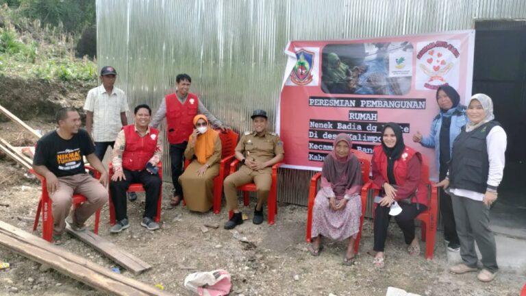 Dibantu Andi Sudirman, Nenek Penjual Sapu Lidi di Jeneponto ini Akhirnya Bisa Miliki Rumah 8 Dibantu Andi Sudirman, Nenek Penjual Sapu Lidi di Jeneponto ini Akhirnya Bisa Miliki Rumah