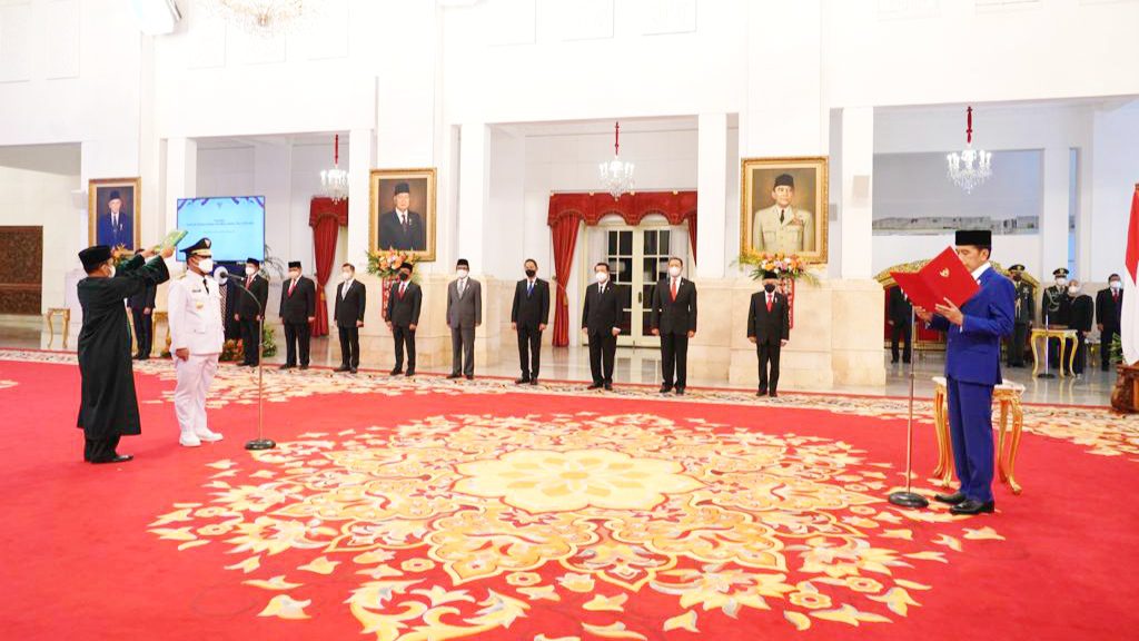 Dilantik di Istana Andi Sudirman Gubernur Termuda di Indonesia