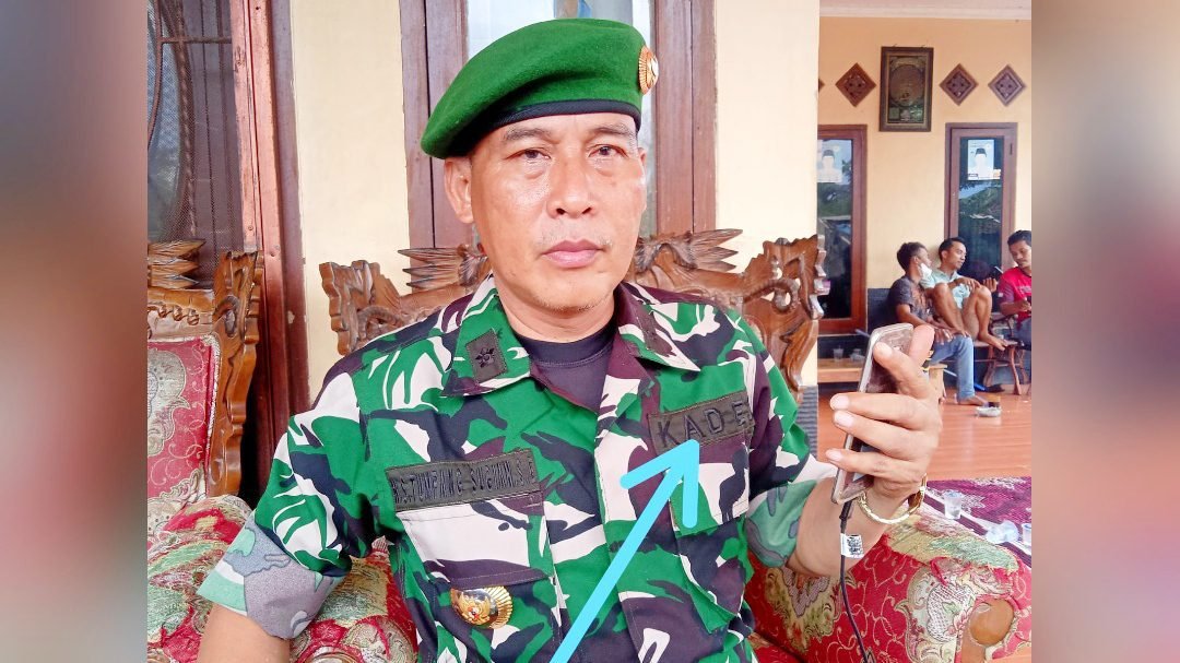 Usai Viral, Kades Wanakerta Akhirnya Serahkan Pakaian dan Atribut TNI yang Digunakan