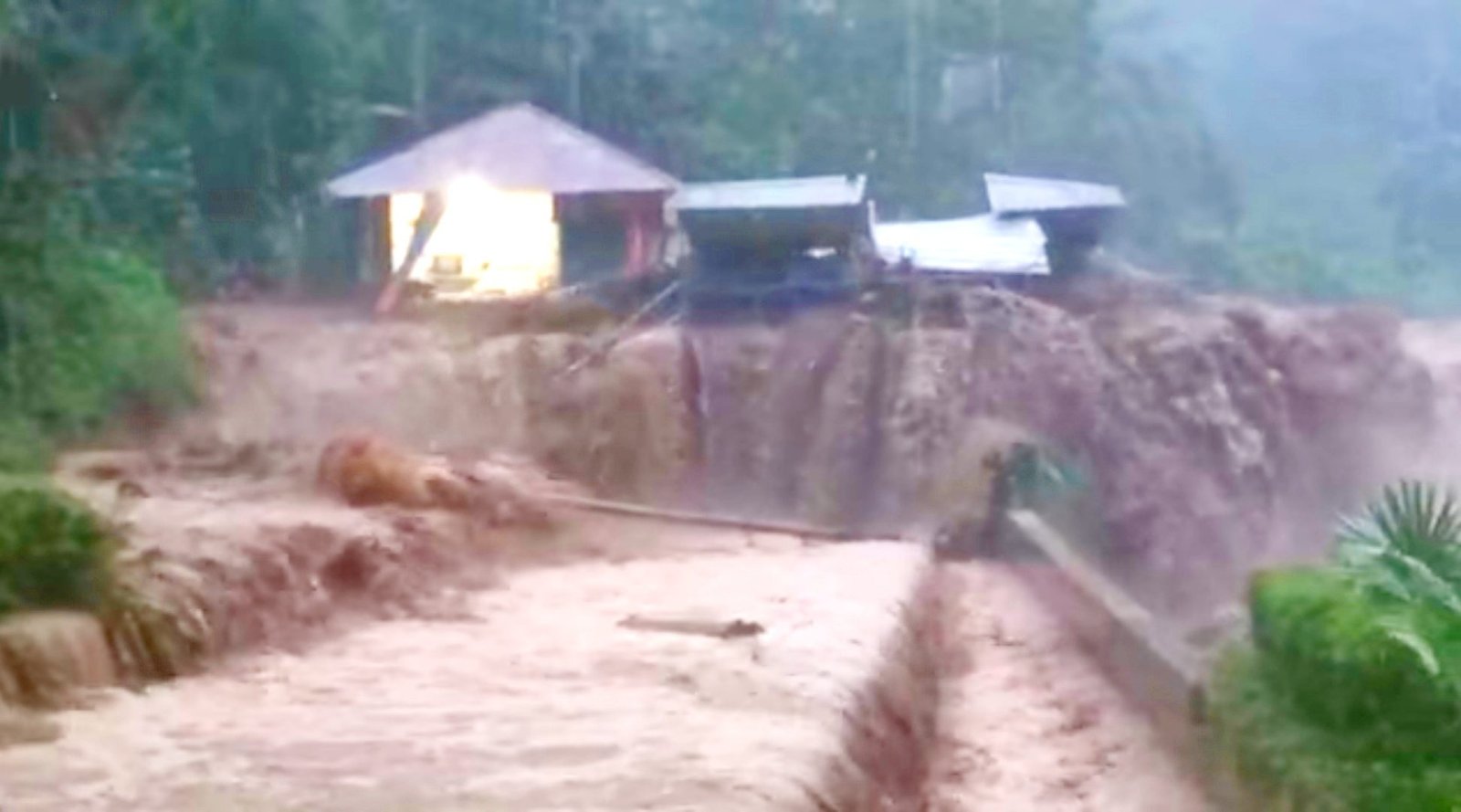 Bencana Banjir di Luwu, Gubernur Andi Sudirman Instruksikan BPBD Kirim Bantuan