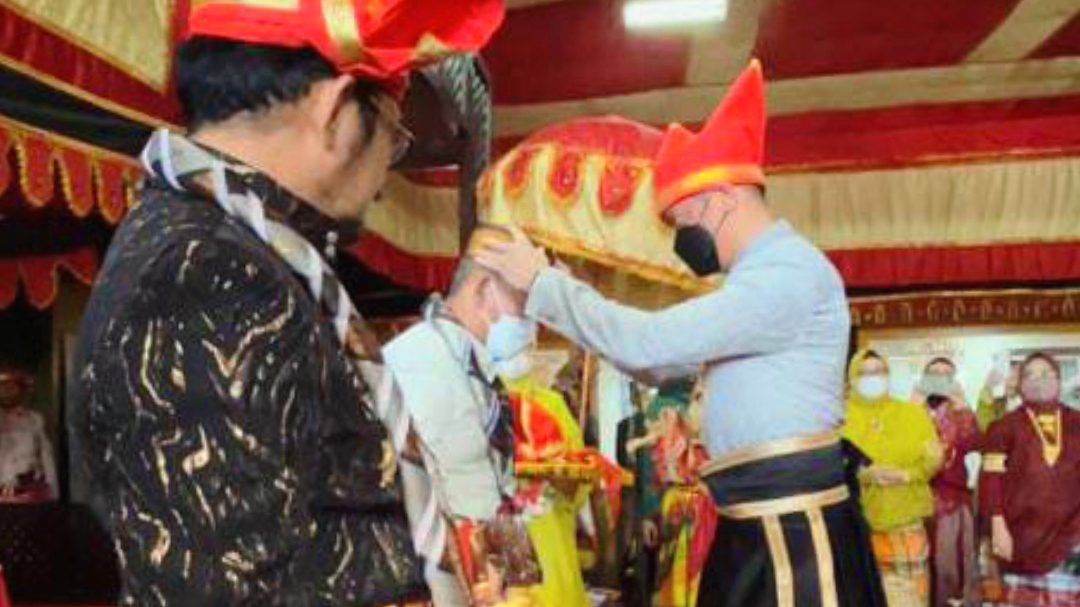 Bupati Adnan Beri Gelar Nama Adat Gowa ke Menko PMK Daeng Majarre'