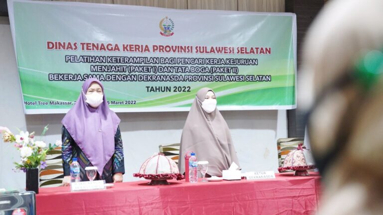Ketua Dekranasda Sulsel Buka Pelatihan Keterampilan Bagi Pencari Kerja 4 Ketua Dekranasda Sulsel Buka Pelatihan Keterampilan Bagi Pencari Kerja