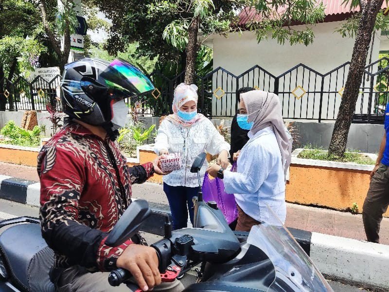Ketua IKAWAN DPRD Makassar berbagai Makanan Siap Santap, Irnawati: Berbagai rezeki kepada masyarakat