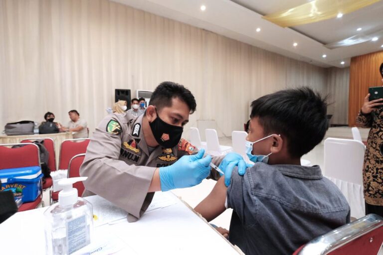 Sesuai Fatwa MUI, Danny Pomanto Tegaskan Vaksinasi Tidak Membatalkan Puasa 8 Vaksinasi