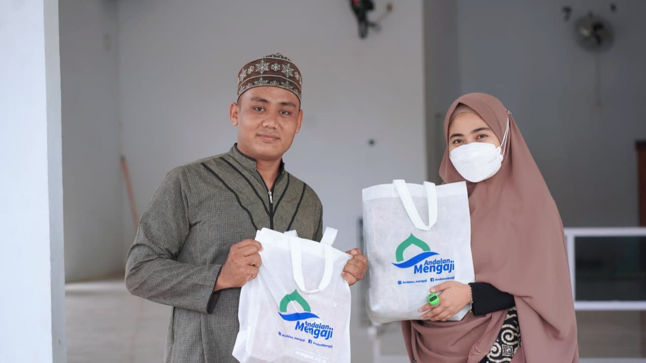 Andalan Mengaji Berbagi Mukenah dan Al-Qur'an di Soppeng-Bone-Wajo