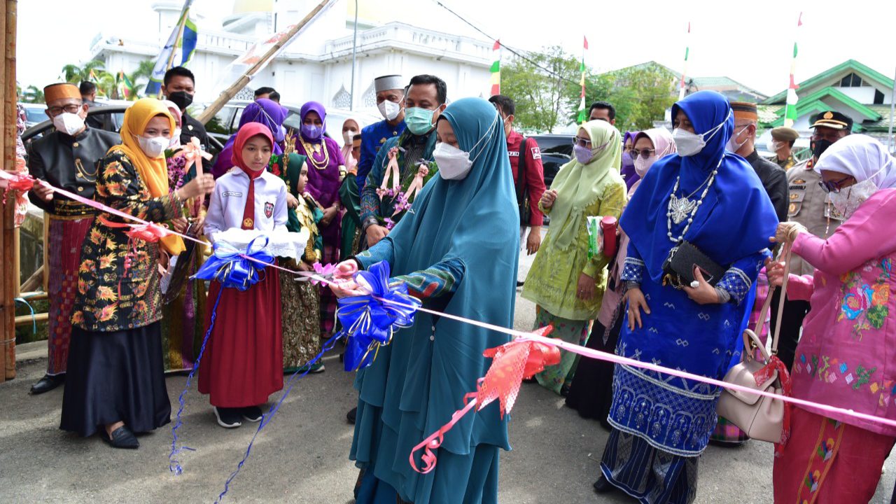 Naoemi Octarina Resmikan Taman Baca La Tinringeng To Taba di Wajo