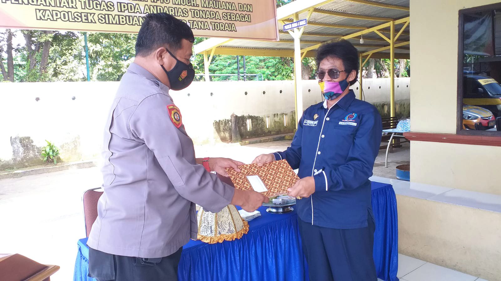 Ketua FKLPM Serahkan Hibah Gedung Reskrim dari Masyarakat ke Polsek Manggala