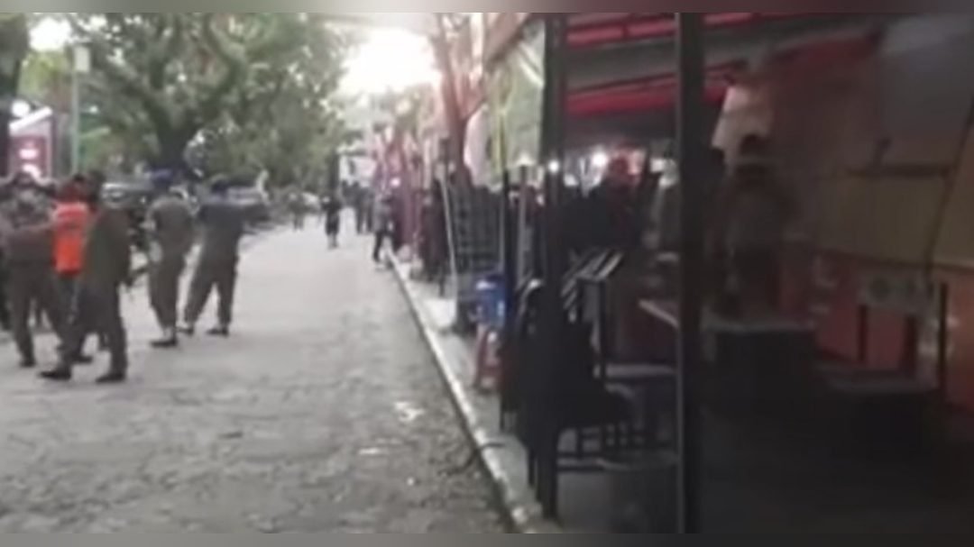 Satpol PP Segel 70 Kios Kanrerong di Karebosi