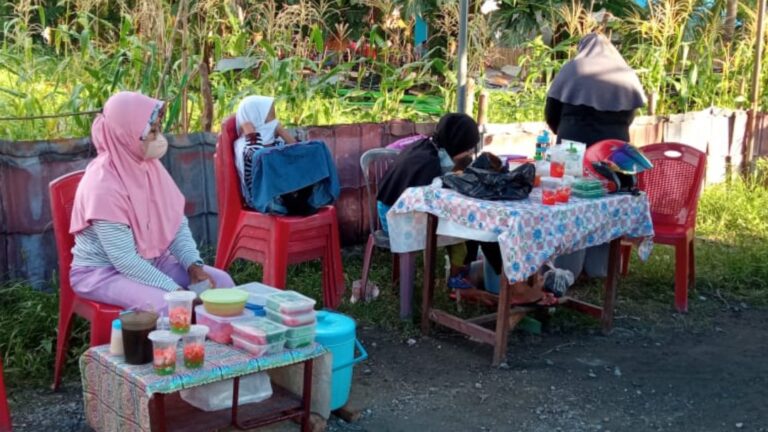 Pengasuh Pondok Pesantren Nur Ali Selayar Hadirkan Pasar Ramadhan Gratis 7 Pengasuh Pondok Pesantren Nur Ali Selayar Hadirkan Pasar Ramadhan Gratis
